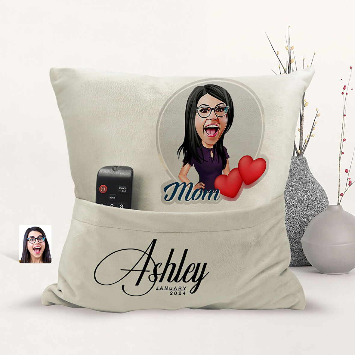 BK Gift Kişiye Özel Anne Karikatür Tasarımlı Organizer Kumanda ve Atıştırmalık Cepli Sarı Kırlent Ya