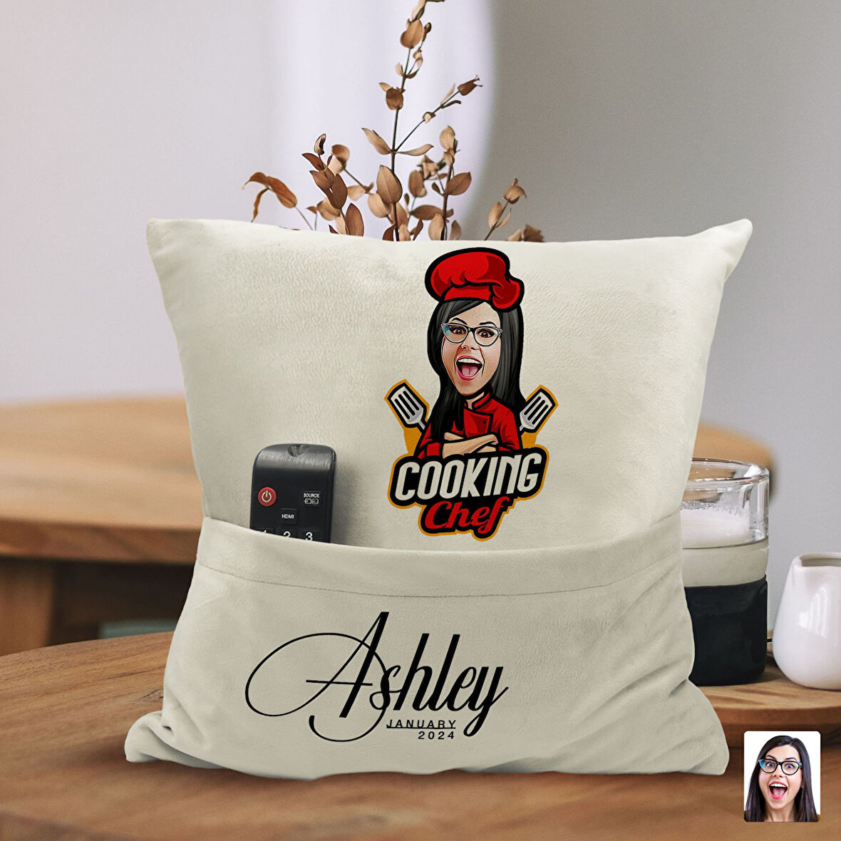 BK Gift Kişiye Özel Chef Karikatür Tasarımlı Organizer Kumanda ve Atıştırmalık Cepli Sarı Kırlent Ya