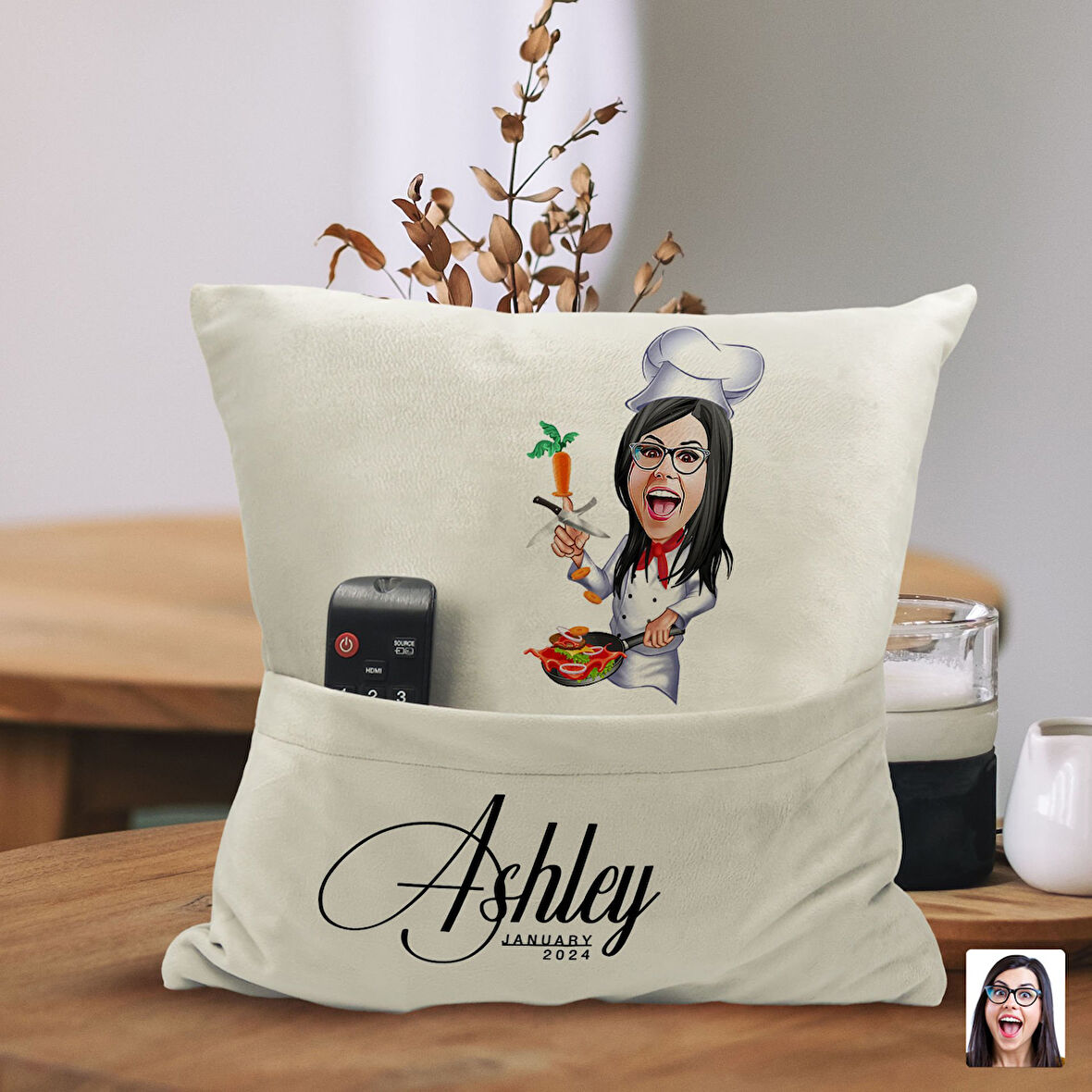 BK Gift Kişiye Özel Chef Karikatür Tasarımlı Organizer Kumanda ve Atıştırmalık Cepli Sarı Kırlent Ya