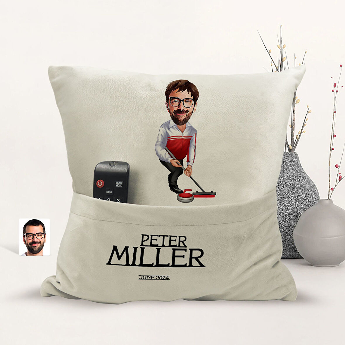 BK Gift Kişiye Özel Curling Karikatür Tasarımlı Organizer Kumanda ve Atıştırmalık Cepli Sarı Kırlent