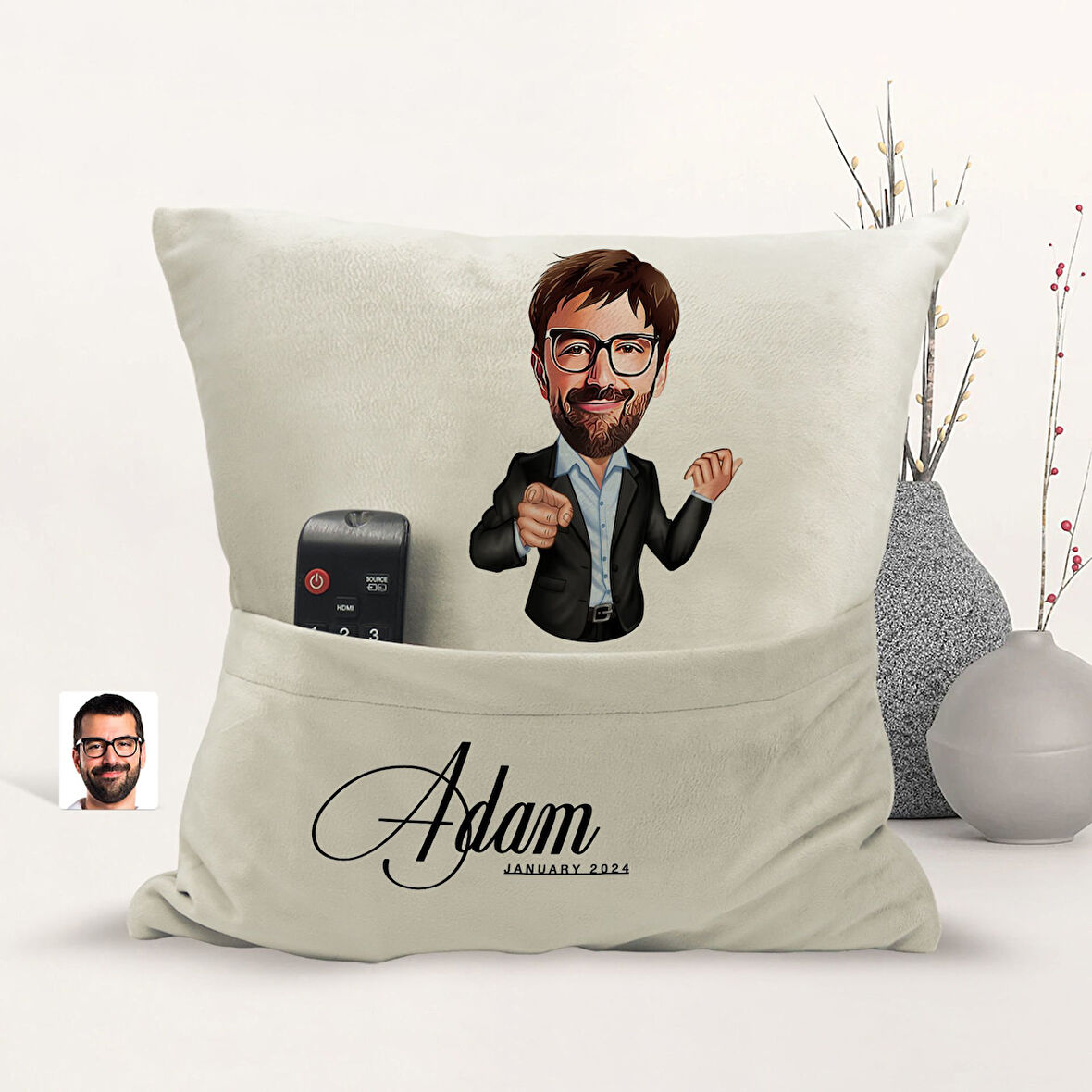 BK Gift Kişiye Özel Erkek Karikatür Tasarımlı Organizer Kumanda ve Atıştırmalık Cepli Sarı Kırlent Y