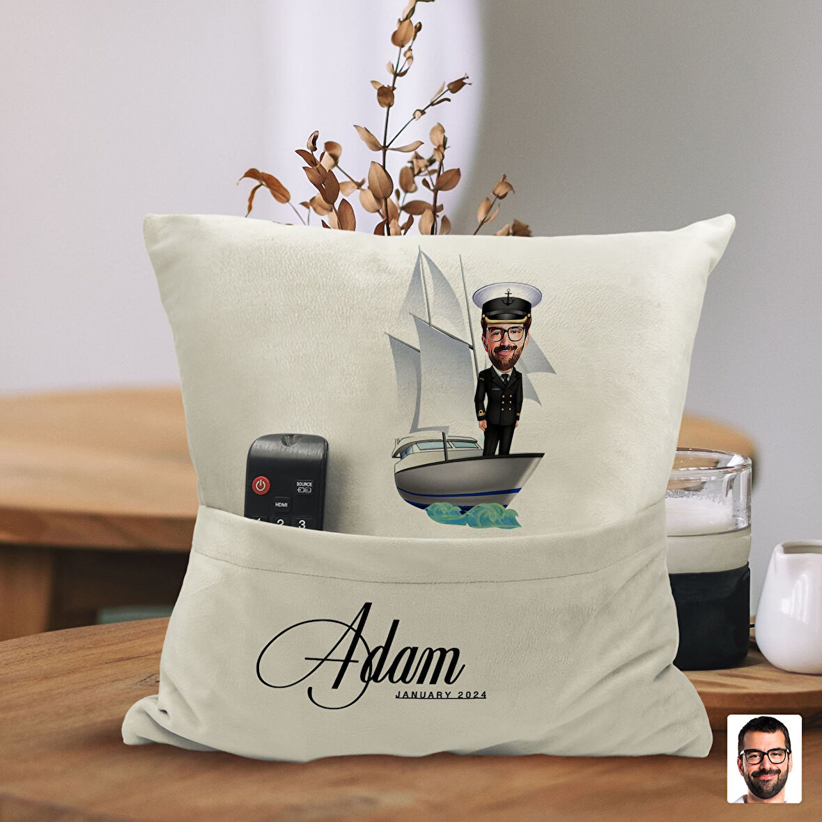 BK Gift Kişiye Özel Gemi Kaptanı Karikatür Tasarımlı Organizer Kumanda ve Atıştırmalık Cepli Sarı Kı
