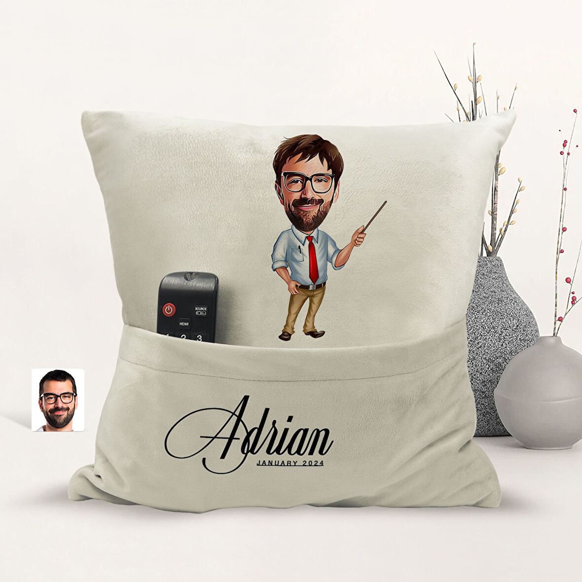 BK Gift Kişiye Özel Öğretmen Karikatür Tasarımlı Organizer Kumanda ve Atıştırmalık Cepli Sarı Kırlen