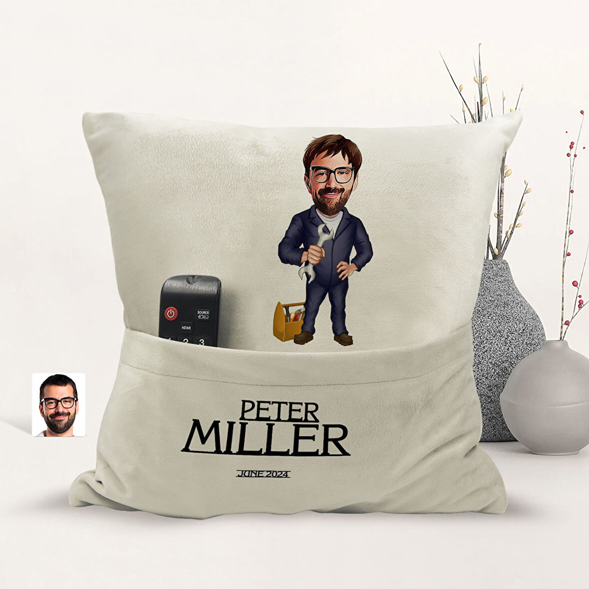 BK Gift Kişiye Özel Tamirci Karikatür Tasarımlı Organizer Kumanda ve Atıştırmalık Cepli Sarı Kırlent