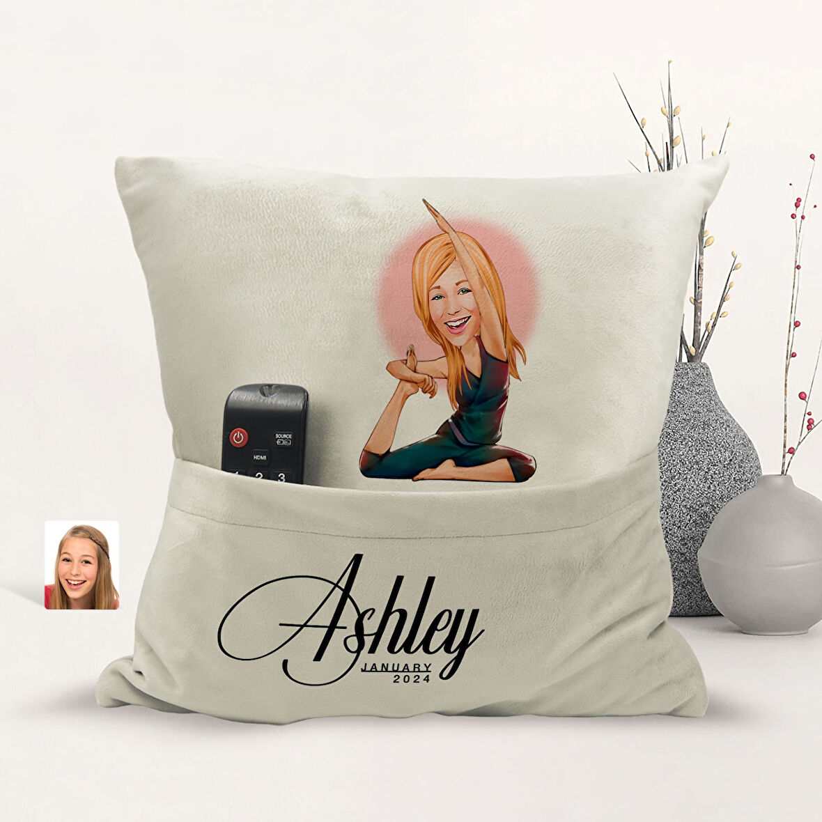 BK Gift Kişiye Özel Yoga Karikatür Tasarımlı Organizer Kumanda ve Atıştırmalık Cepli Sarı Kırlent Ya