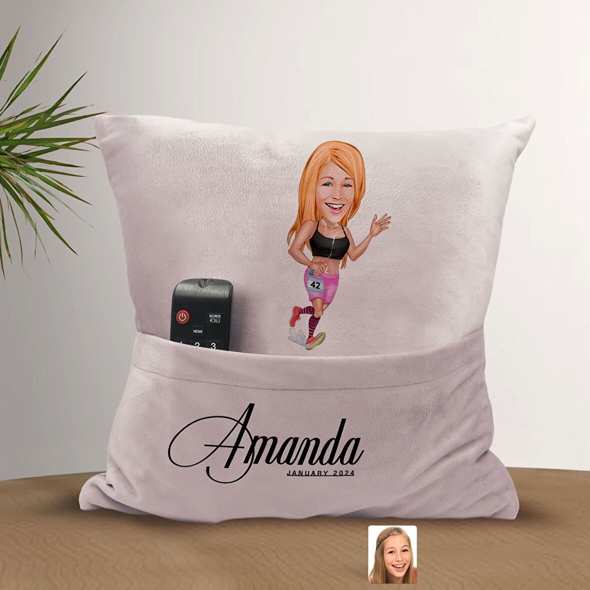 BK Gift Kişiye Özel Koşucu Karikatür Tasarımlı Organizer Kumanda ve Atıştırmalık Cepli Pembe Kırlent