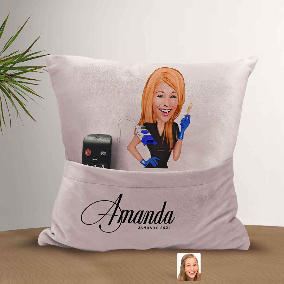 BK Gift Kişiye Özel Güzellik Uzmanı Karikatür Tasarımlı Organizer Kumanda ve Atıştırmalık Cepli Pemb