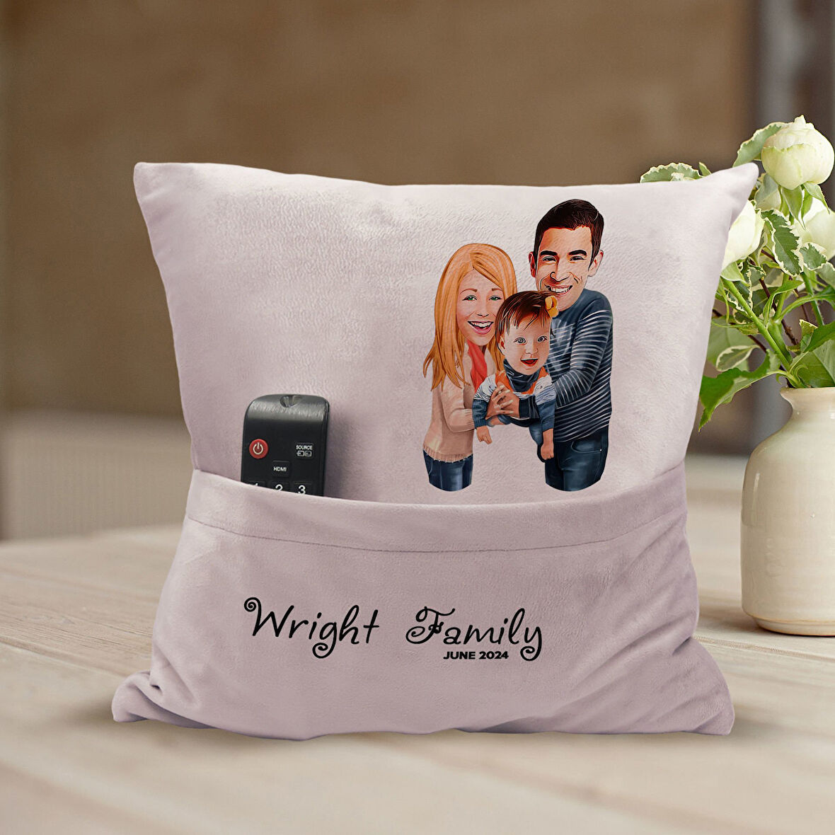 BK Gift Kişiye Özel Aile Karikatür Tasarımlı Organizer Kumanda ve Atıştırmalık Cepli Pembe Kırlent Y