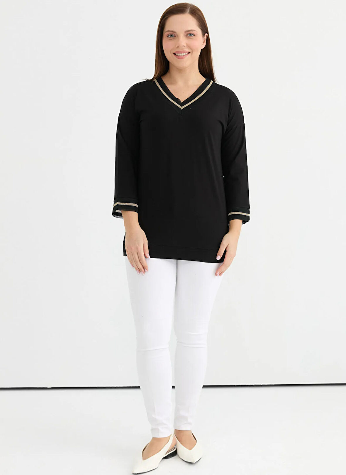 Selen V Yaka Simli Siyah Kadın Bluz 25YSL8075-BB