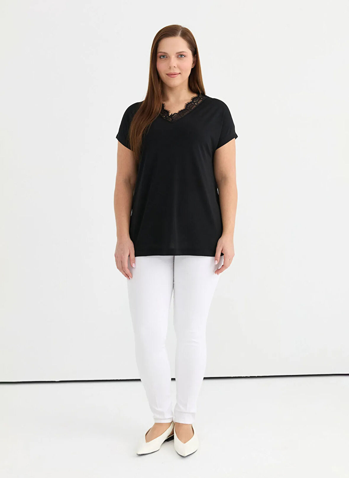Selen V Yaka Düz Siyah Kadın Bluz 25YSL8083-BB