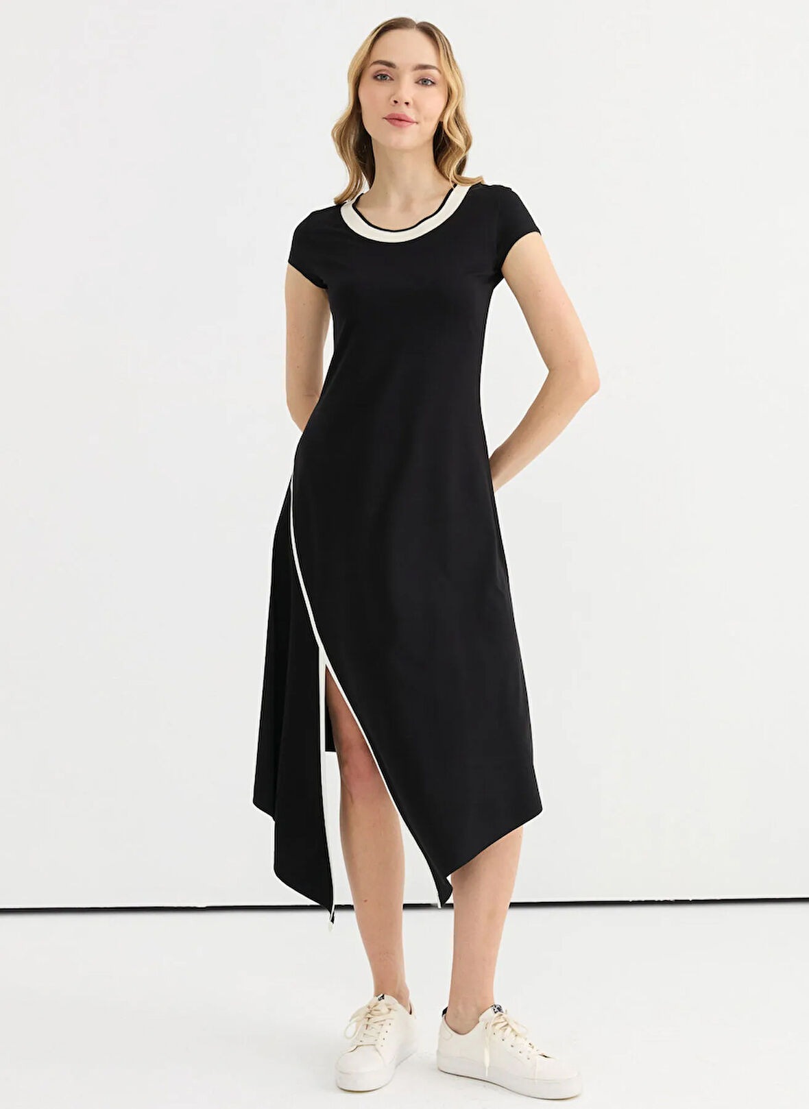 Selen O Yaka Düz Siyah Standart Kadın Elbise 25YSL7590