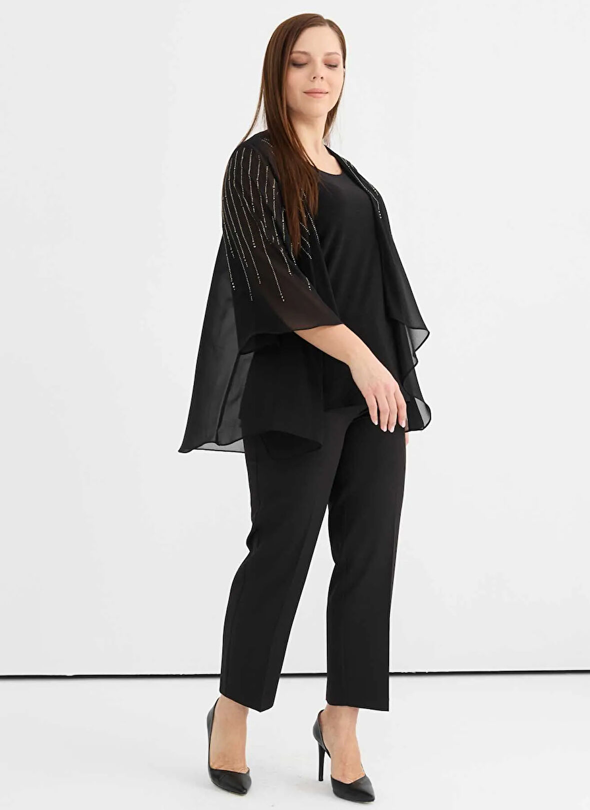Selen O Yaka Taşlı Siyah Kadın Bluz 25YSL8099