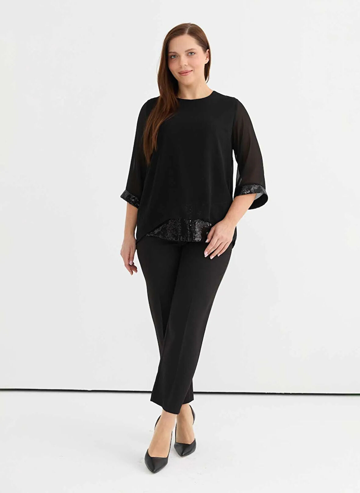 Selen O Yaka Payetli Siyah Kadın Bluz 25YSL8101