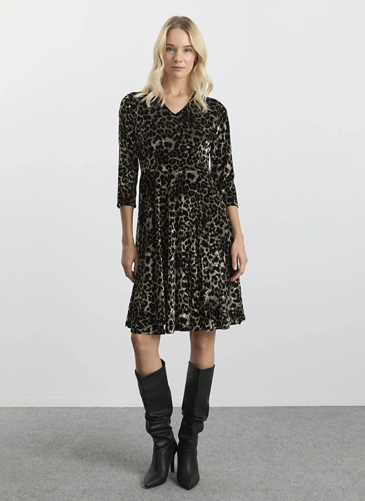 Selen V Yaka Leopar Desenli Siyah Standart Kadın Elbise 25KSL7701