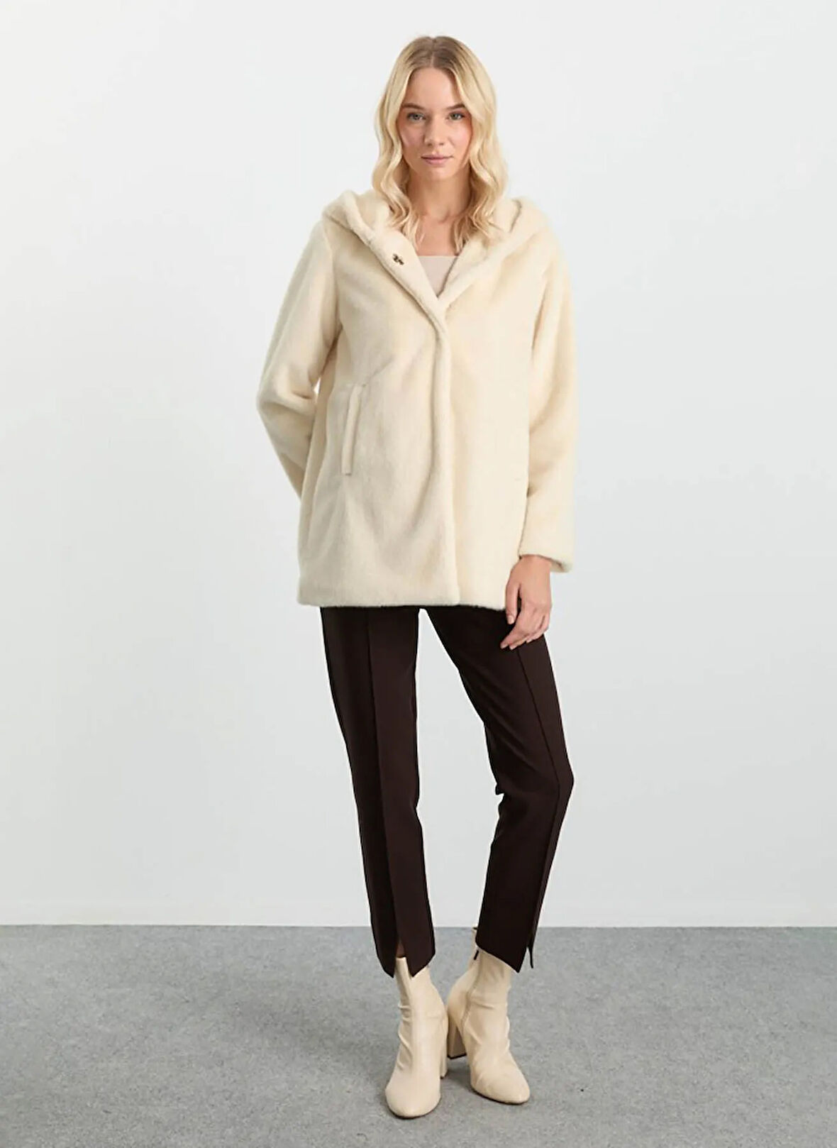 Selen Ekru Kadın Kaban 25KSL9530