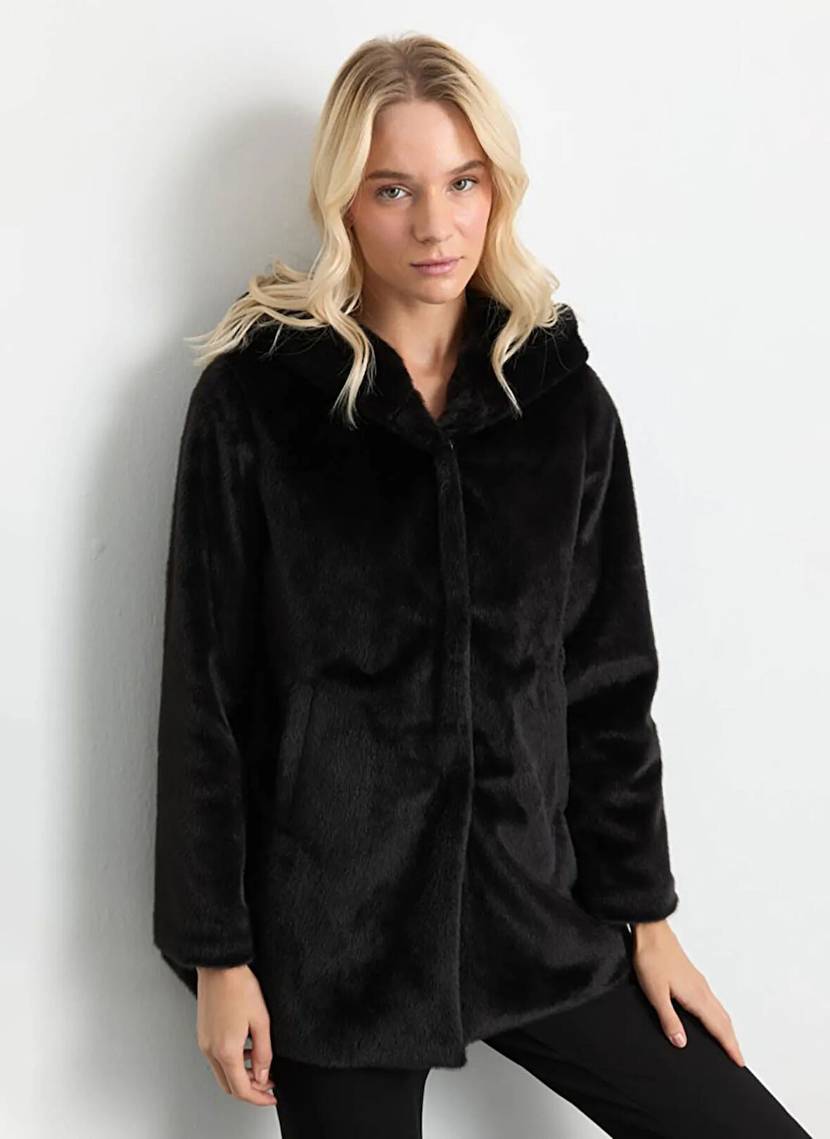 Selen Siyah Kadın Kaban 25KSL9530