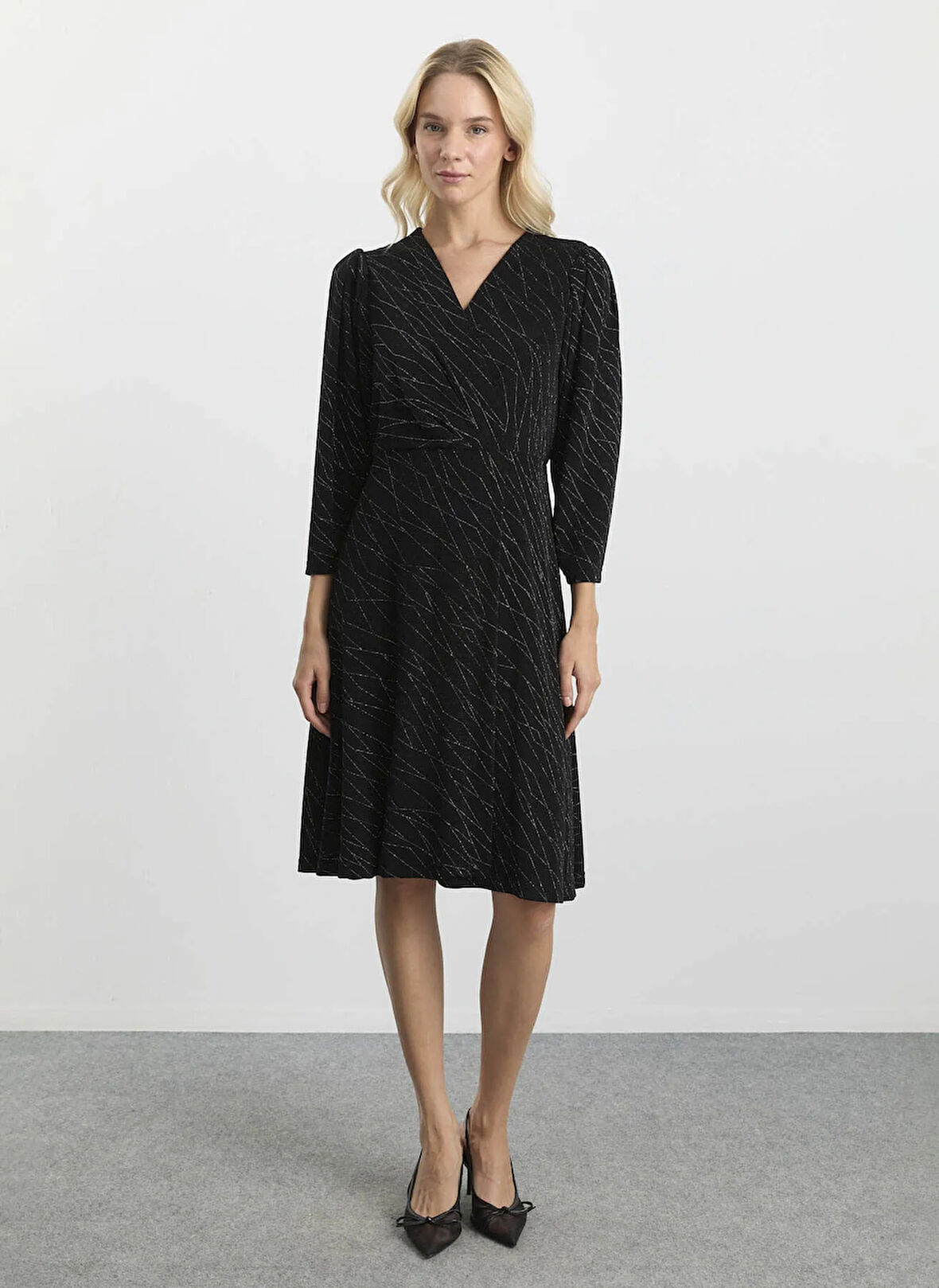 Selen Kruvaze Yaka Simli Siyah Standart Kadın Elbise 25KSL7704