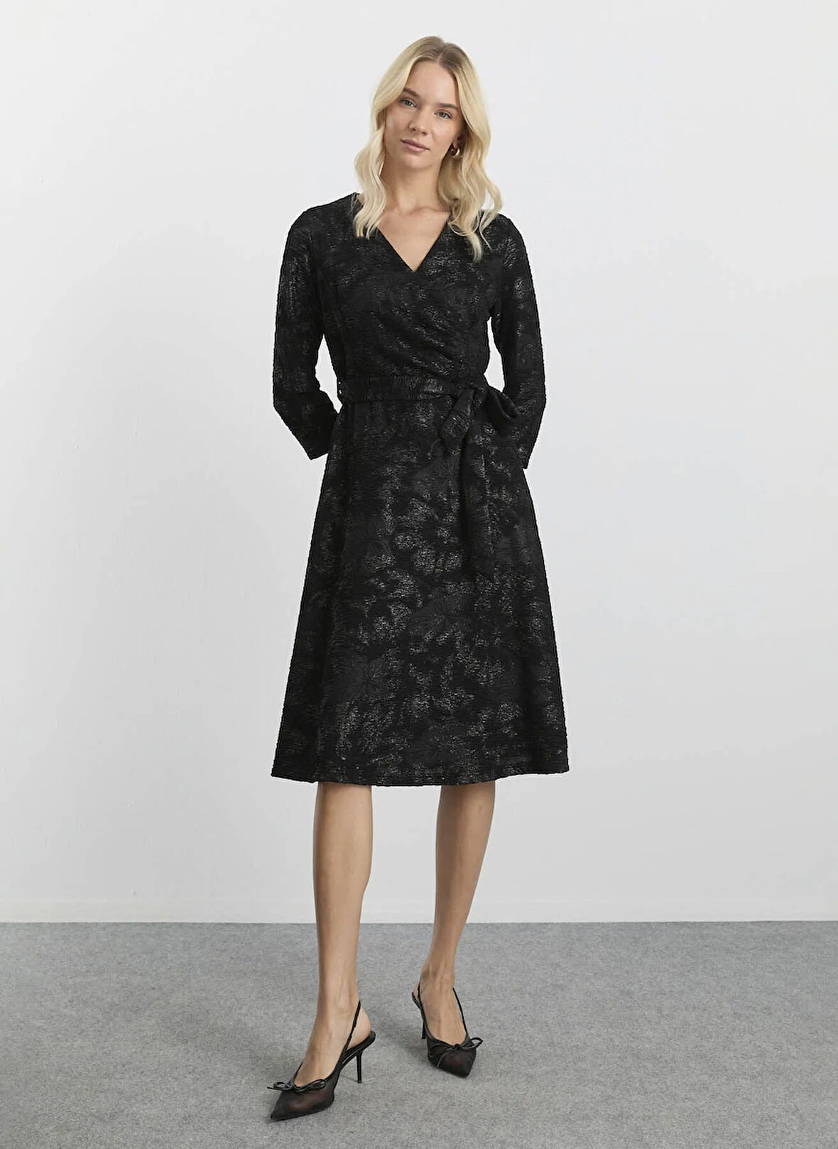 Selen Kruvaze Yaka Simli Siyah Standart Kadın Elbise 25KSL7705