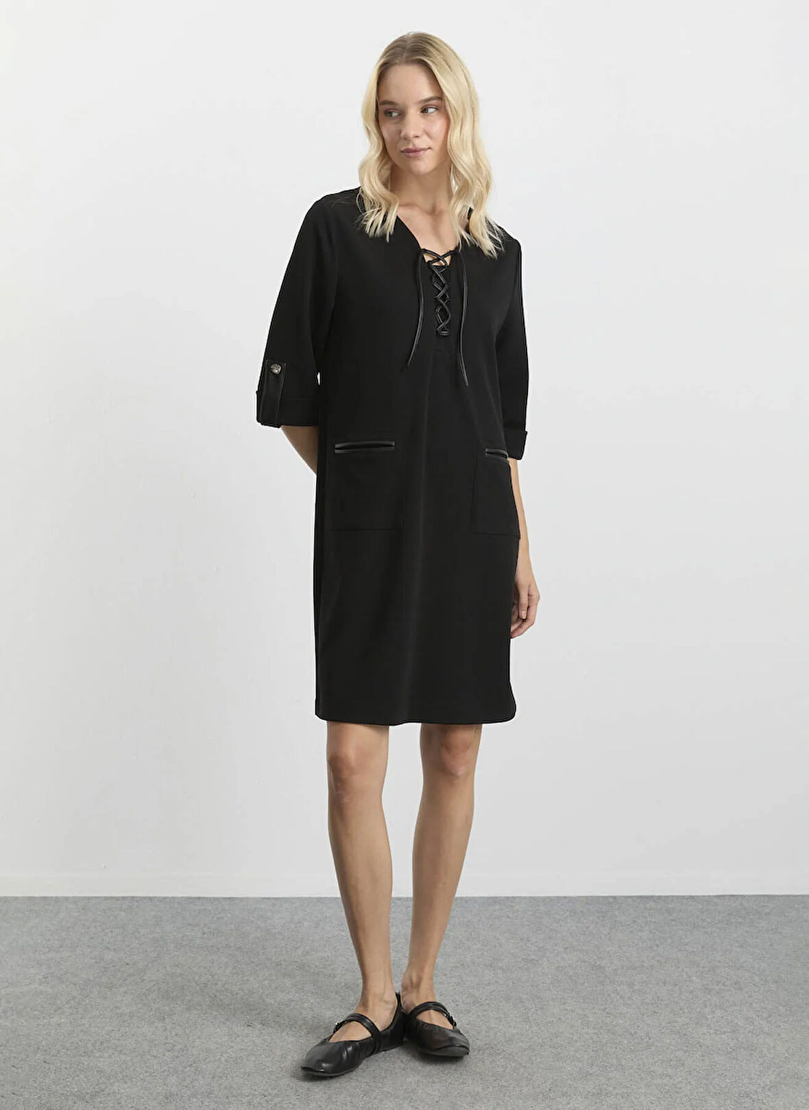 Selen V Yaka Düz Siyah Standart Kadın Elbise 25KSL7707