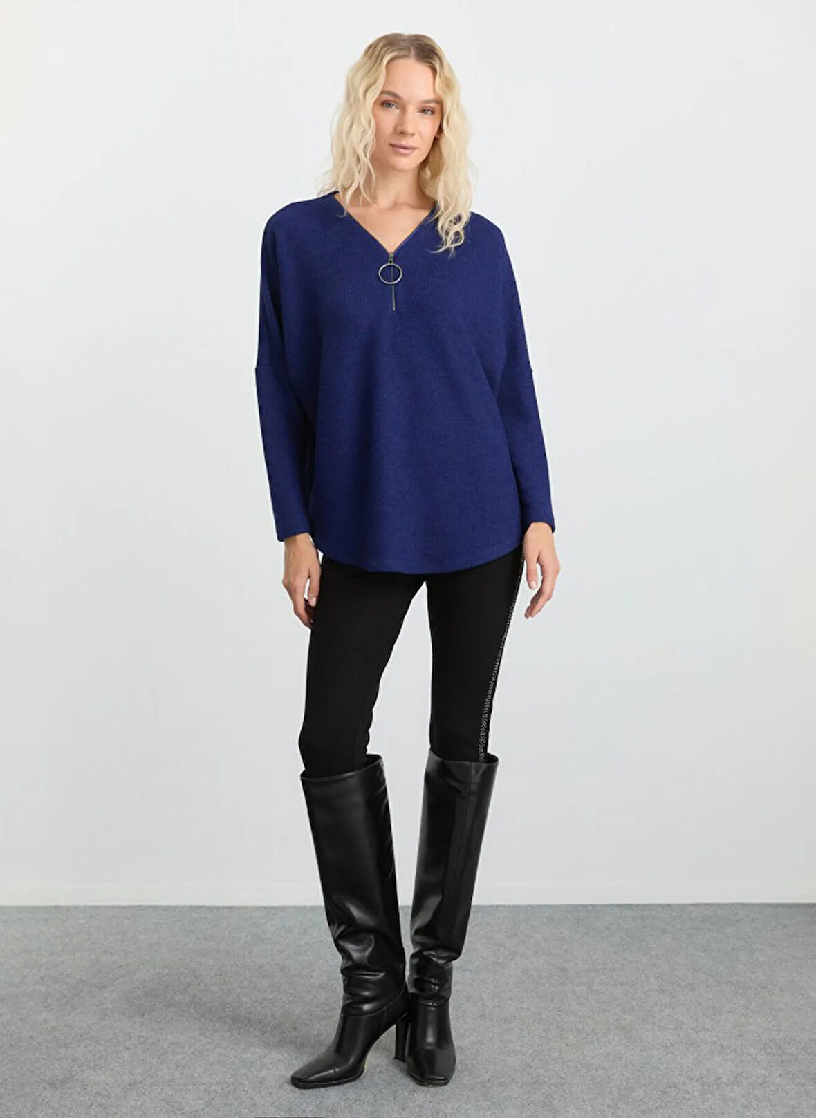 Selen V Yaka Düz Mavi Kadın Bluz 25KSL8219