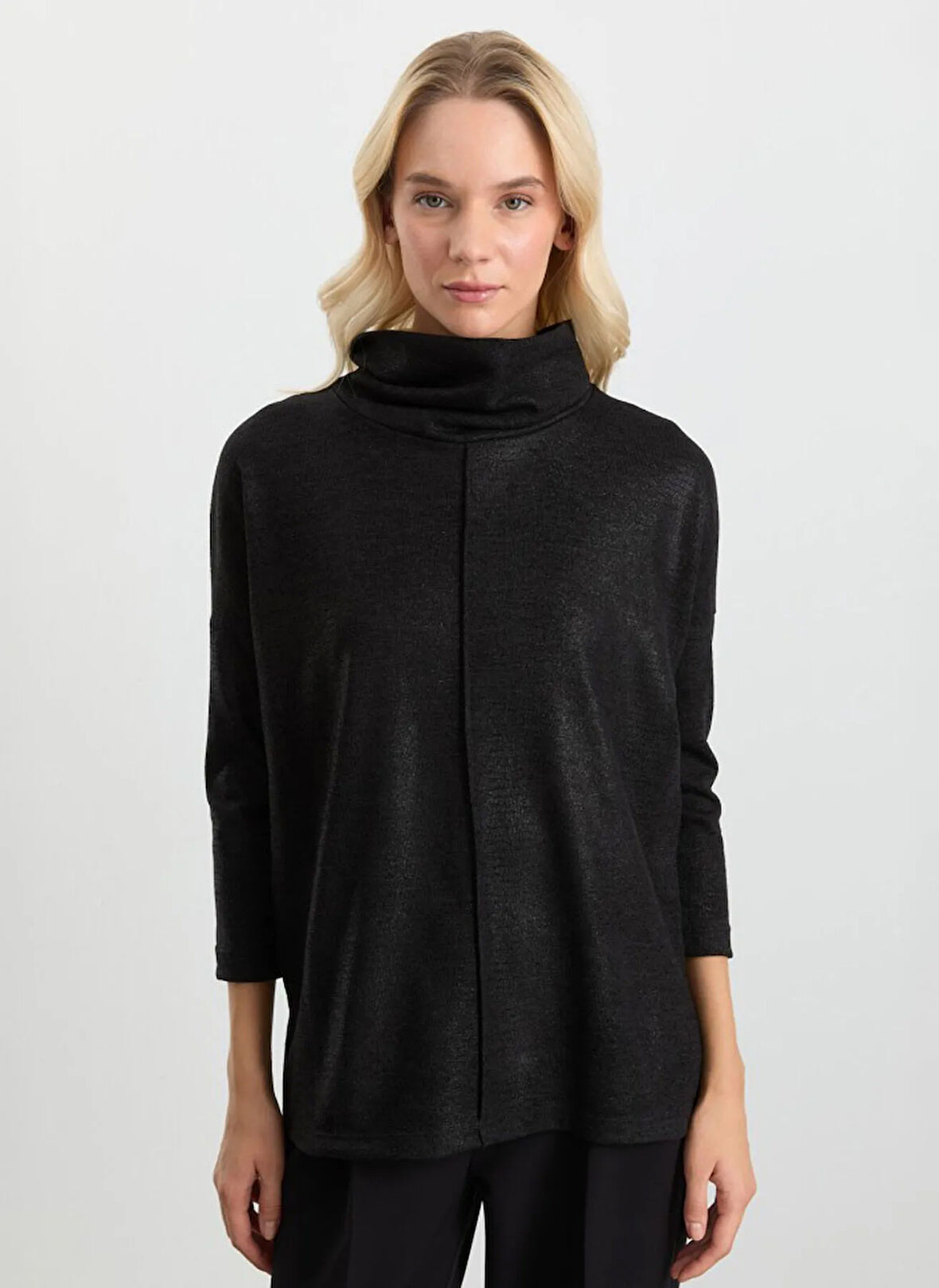 Selen Degaje Yaka Düz Siyah Kadın Bluz 25KSL8220