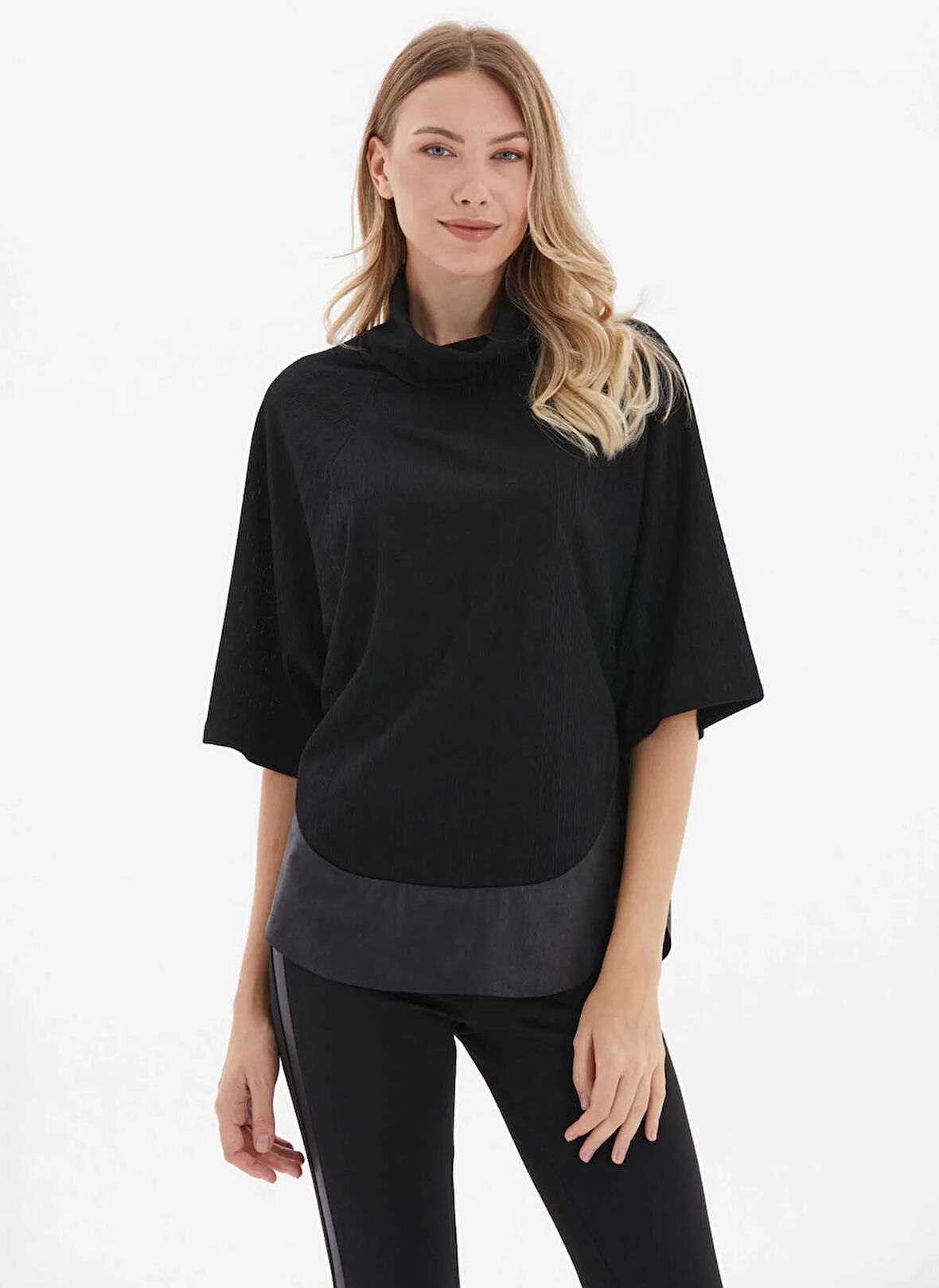 Selen Degaje Yaka Çizgili Siyah Kadın Bluz 25KSL8255