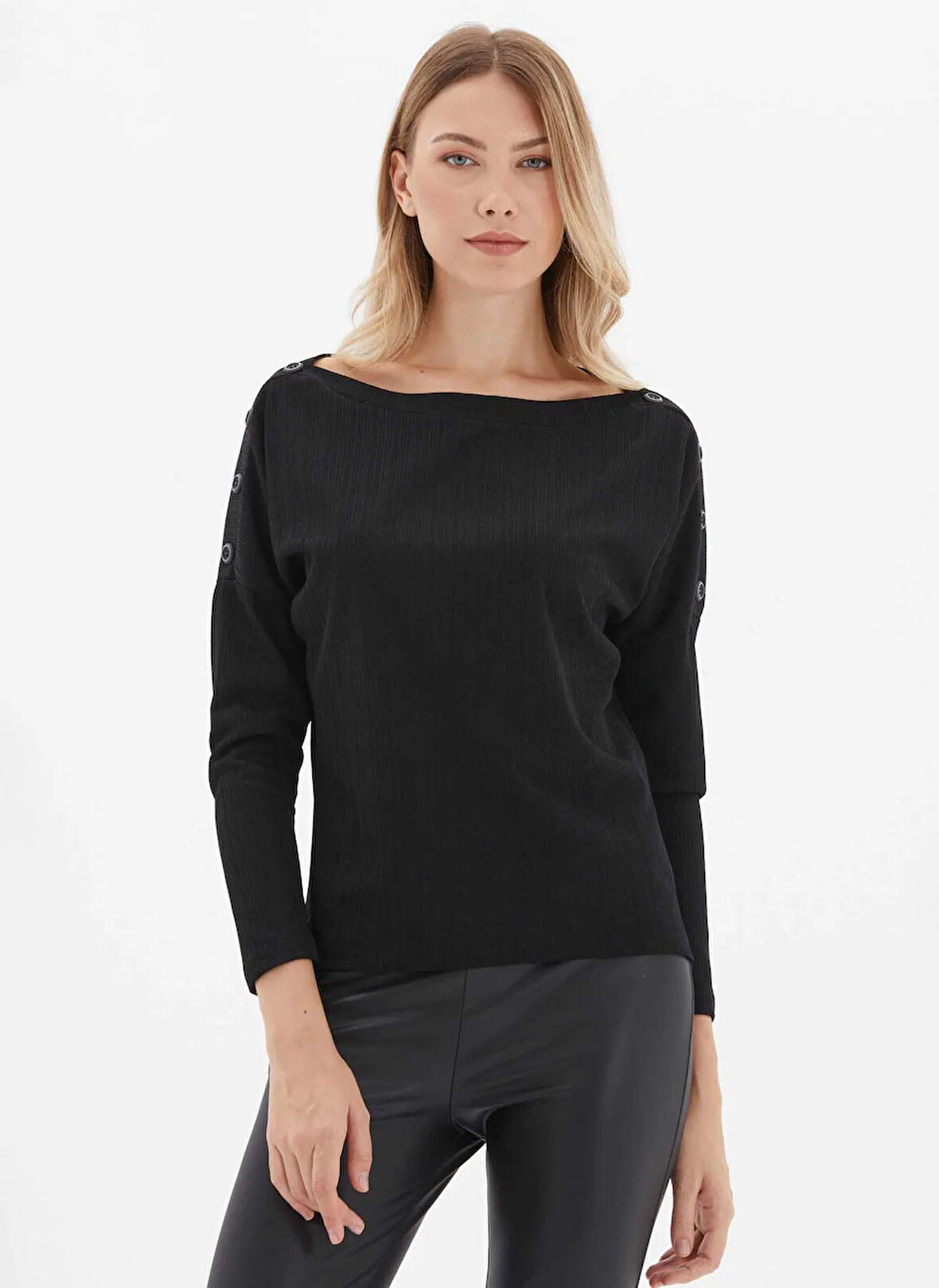 Selen Yuvarlak Yaka Çizgili Siyah Kadın Bluz 25KSL8259