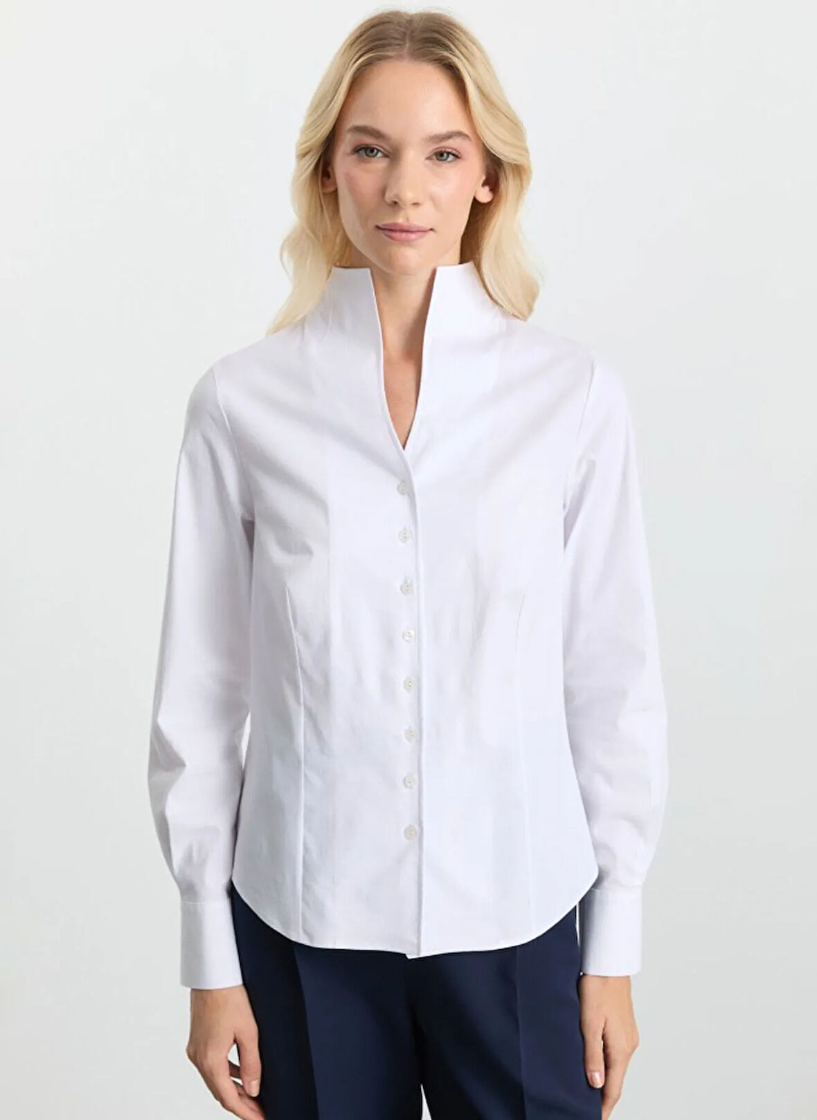 Selen Dik Yaka Düz Beyaz Kadın Bluz 25KSL8281