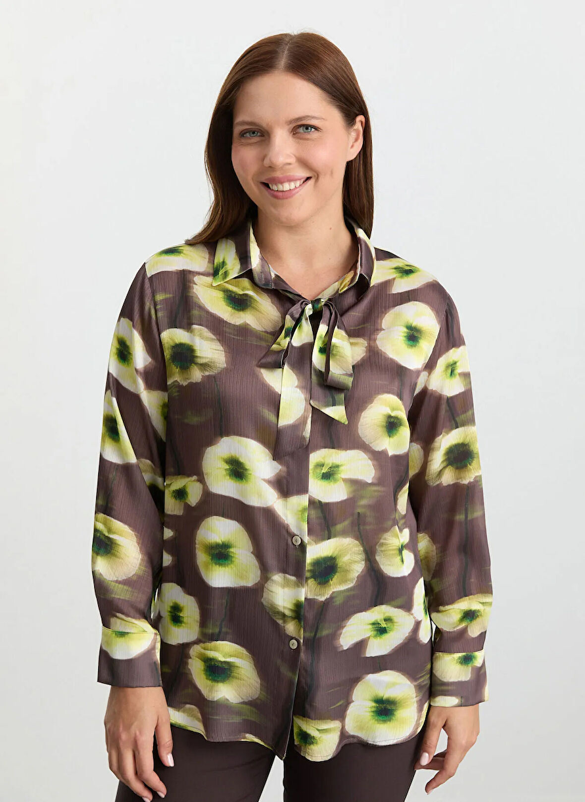 Selen Polo Yaka Çiçek Desenli Kahve Kadın Bluz 25KSL8296