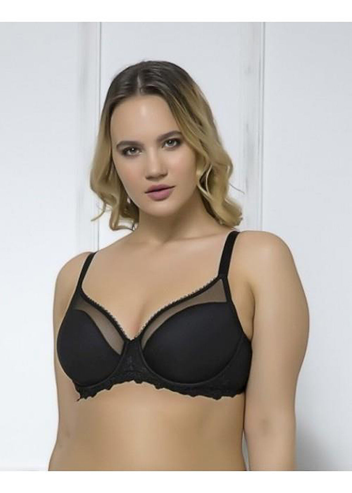 Moonlight 2178 Siyah Tül Detaylı İnce Süngerli Toparlayıcı Sütyen