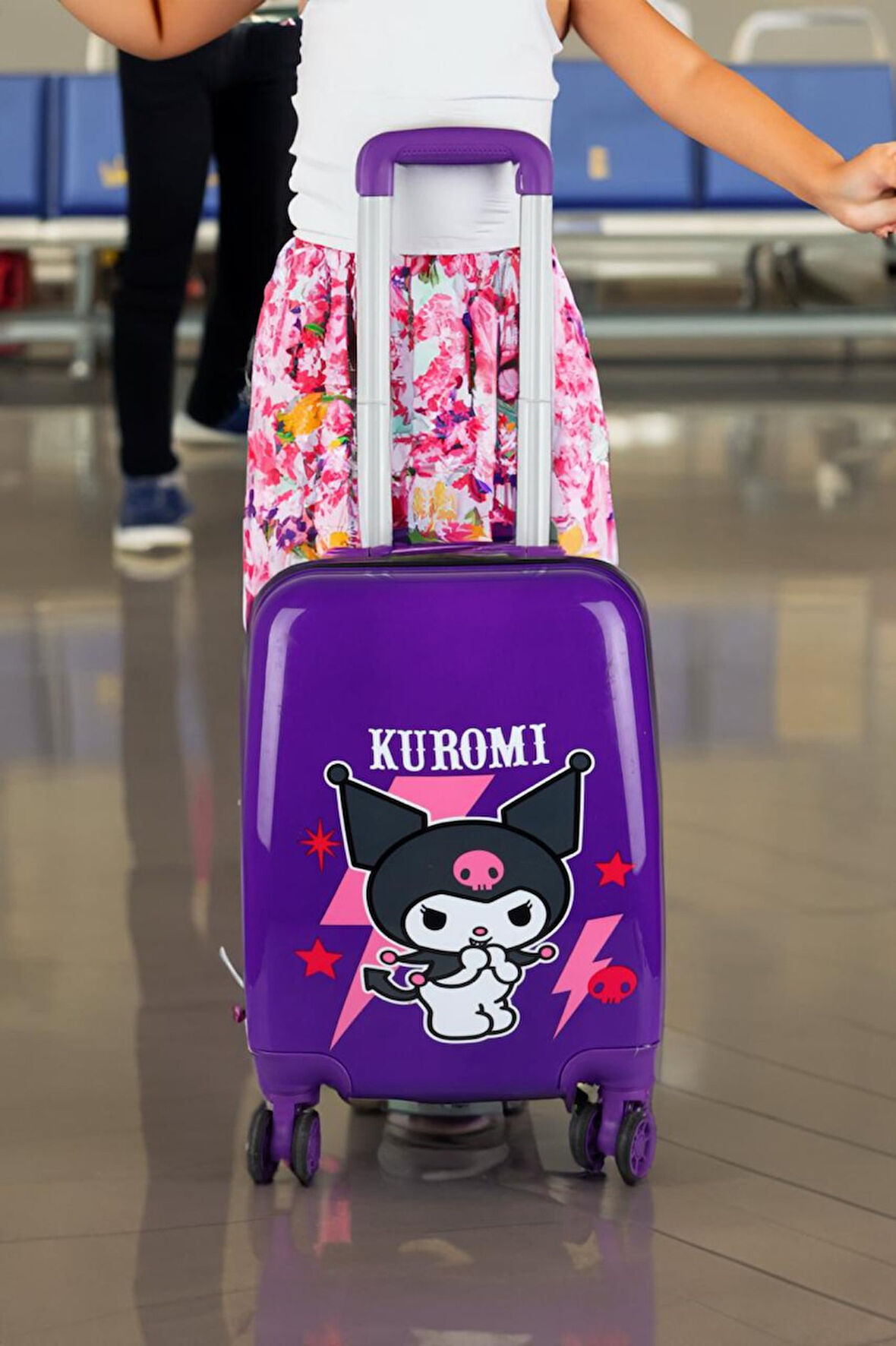 DEKOMUS İLE TÜRKİYE'DE İLK VE TEK YENİ SEZON LİSANSLI KUROMI 40 CM KABİN BOY BAVUL / VALİZ