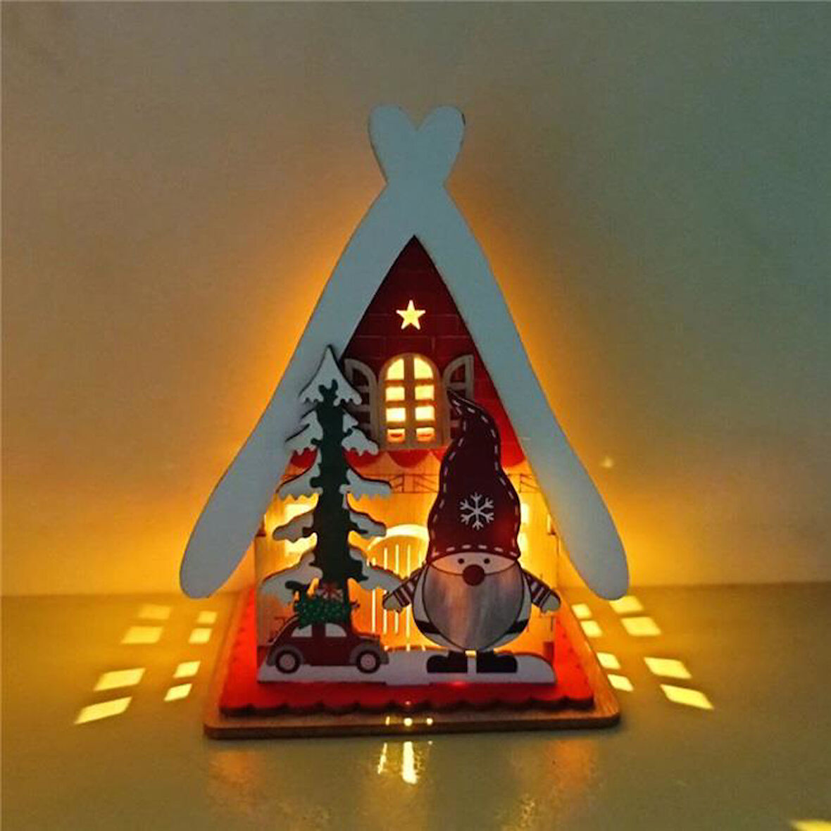 Yılbaşı ışıklı dağ külübesi süs