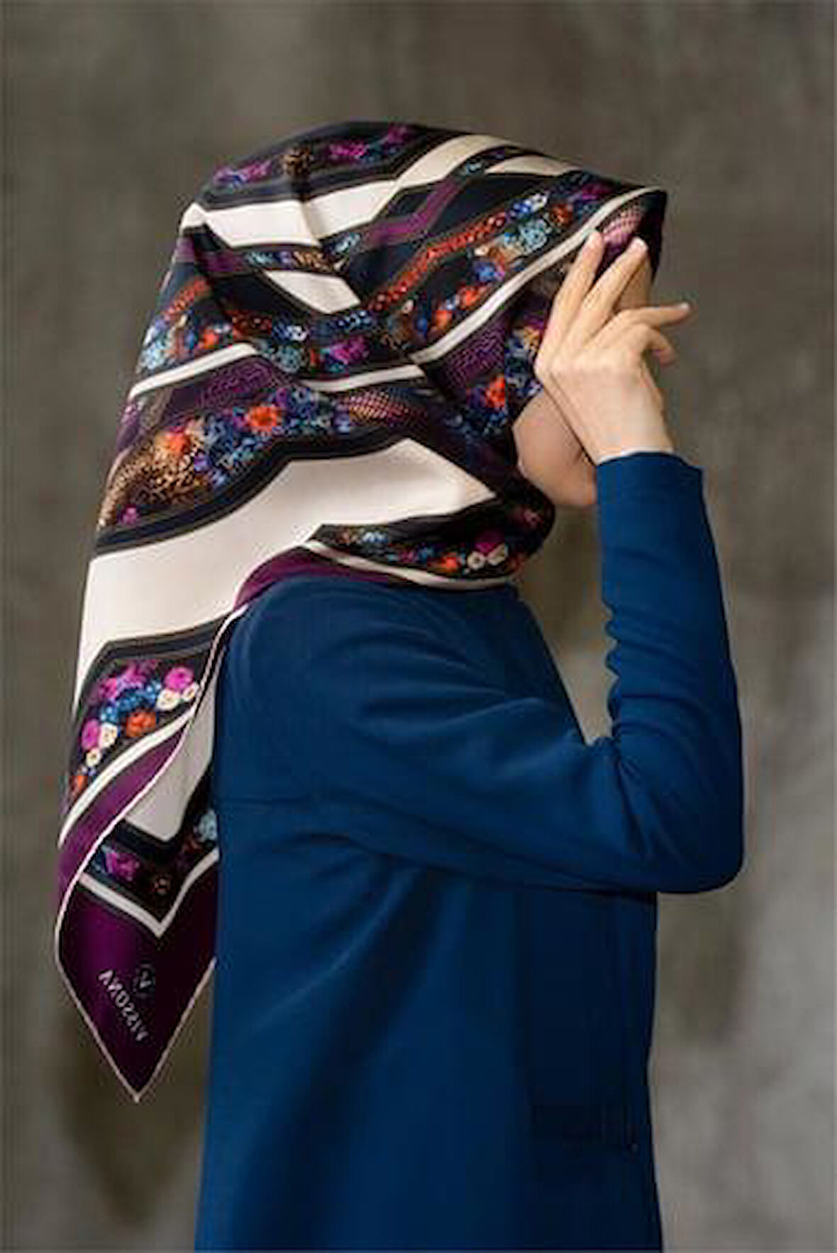 Vissona Tivil İpek Eşarp 17502 - 0026 - 0001 Mürdüm Siyah Batik Desen