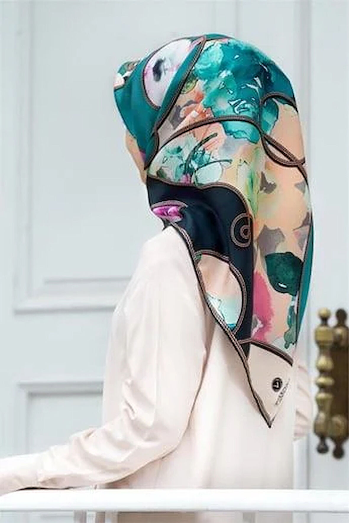 Vissona Tivil İpek Eşarp 17561 - 0041 - 0033 Turkuaz Lacivert Batik Desen