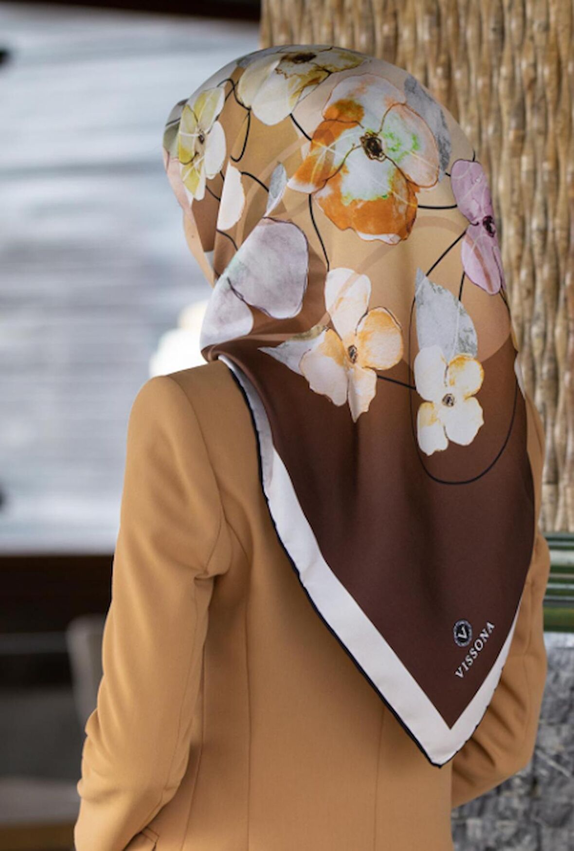 Vissona Kahverengi Çiçek Desenli İpek Eşarp 583-0014-0015