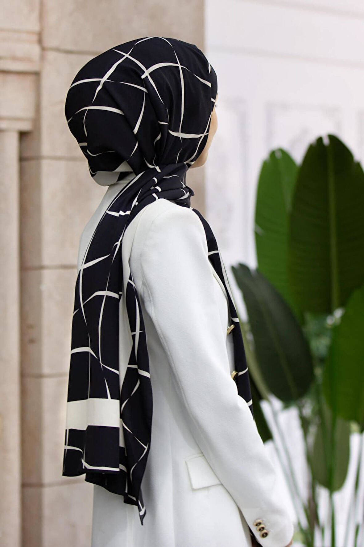 LÜKS MEDİNE İPEĞİ ÇİZGİLİ DESENLİ SİYAH RENKLİ 75X195 KIRIŞMAZ ŞAL MOSS KREP DİKİŞ TİPİ İTALYAN DİKİŞLİ