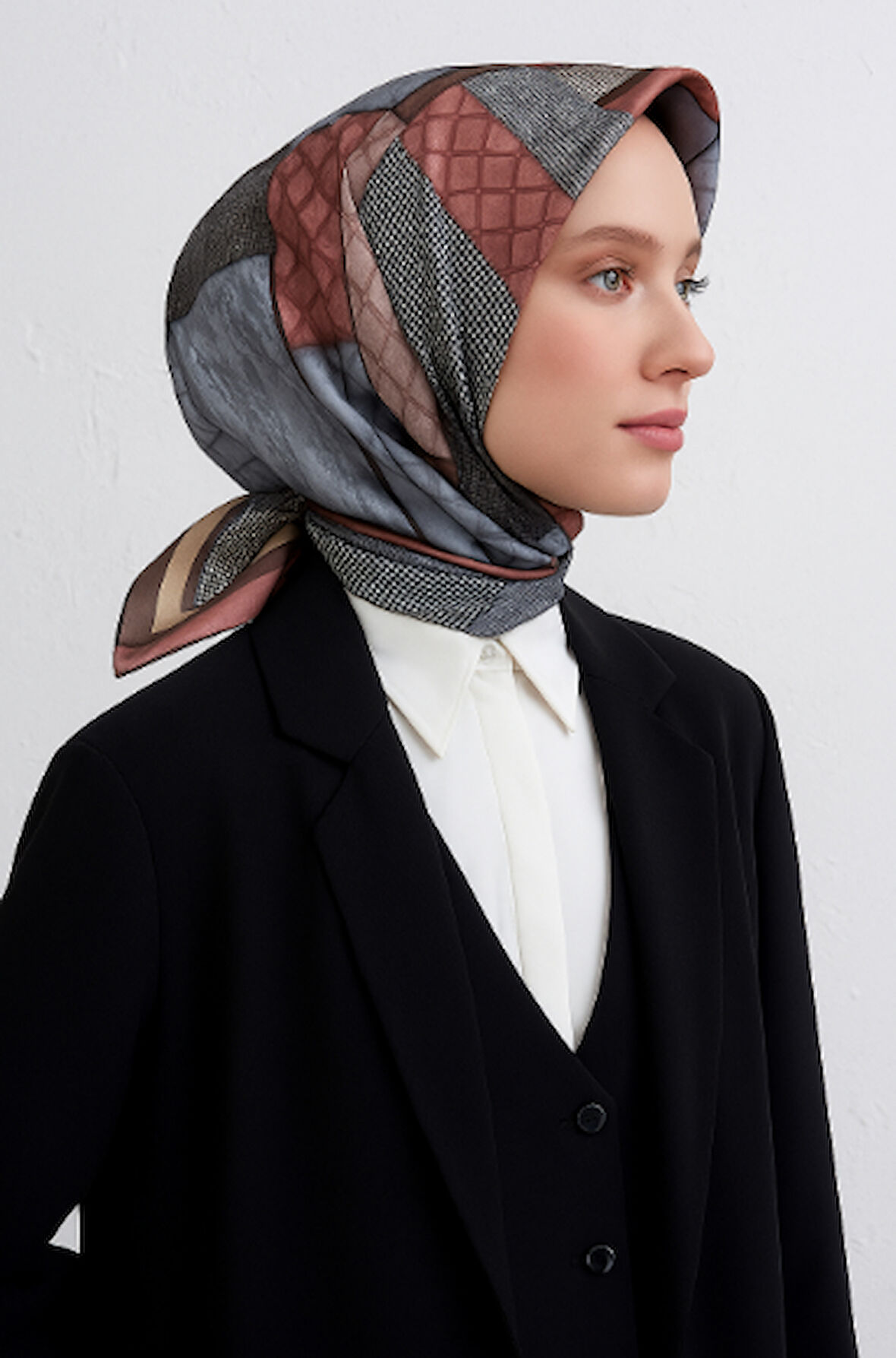 Vissona Tivil İpek Eşarp 50120 - 0028 - 0015 Siyah Karışık Desen 