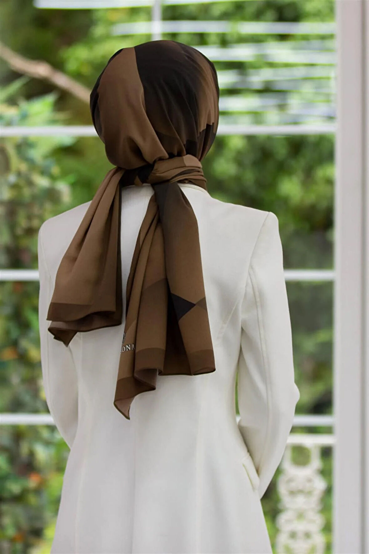 LÜKS MEDİNE İPEĞİ TONSÜRTON DESENLİ SÜTLÜ KAHVE RENKLİ 75X195 KIRIŞMAZ ŞAL MOSS KREP DİKİŞ TİPİ  İTALYAN DİKİŞLİ