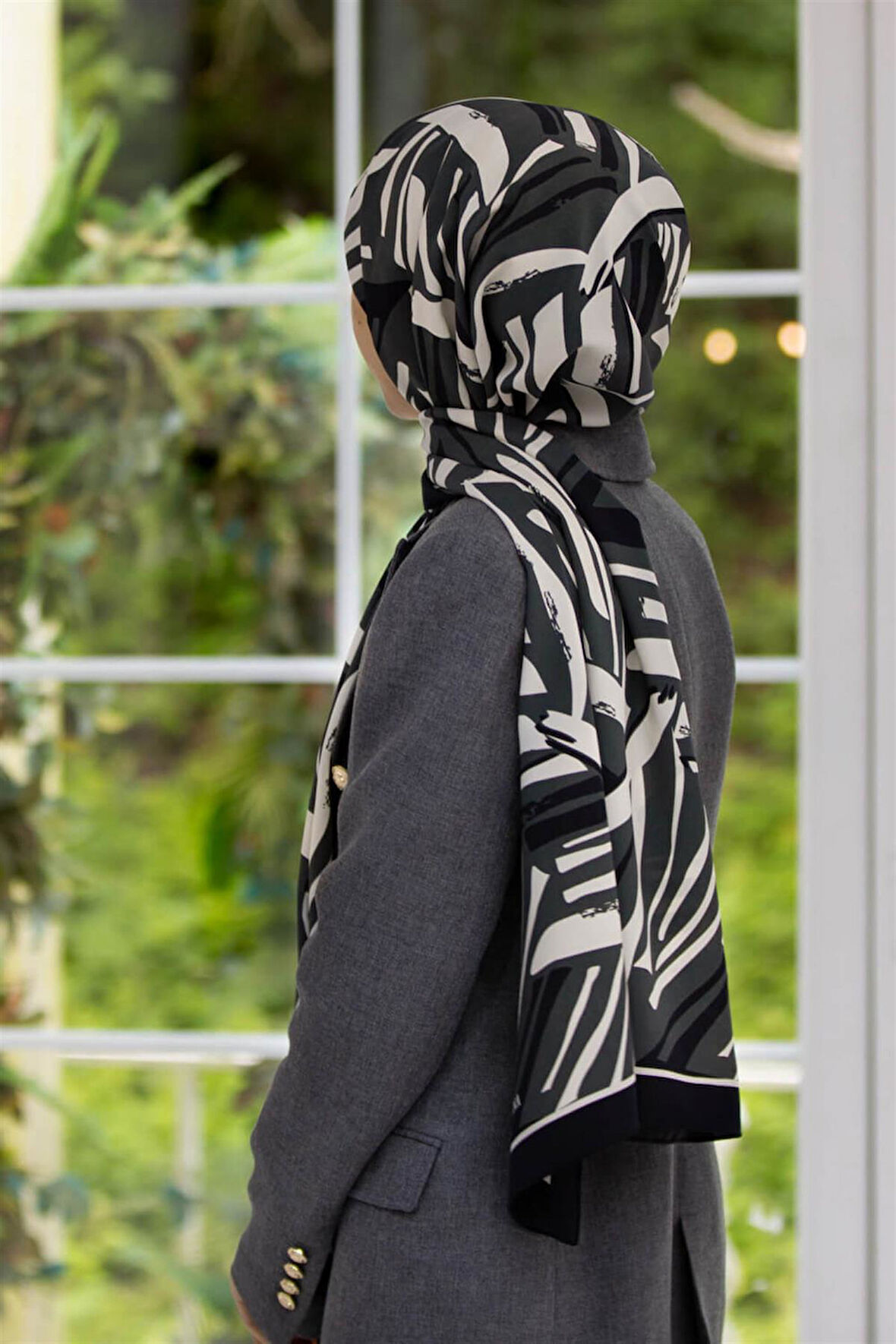 LÜKS MEDİNE İPEĞİ ÇİZGİ DESENLİ FÜME RENKLİ 75X195 KIRIŞMAZ ŞAL MOSS KREP DİKİŞ TİPİ  İTALYAN DİKİŞLİ