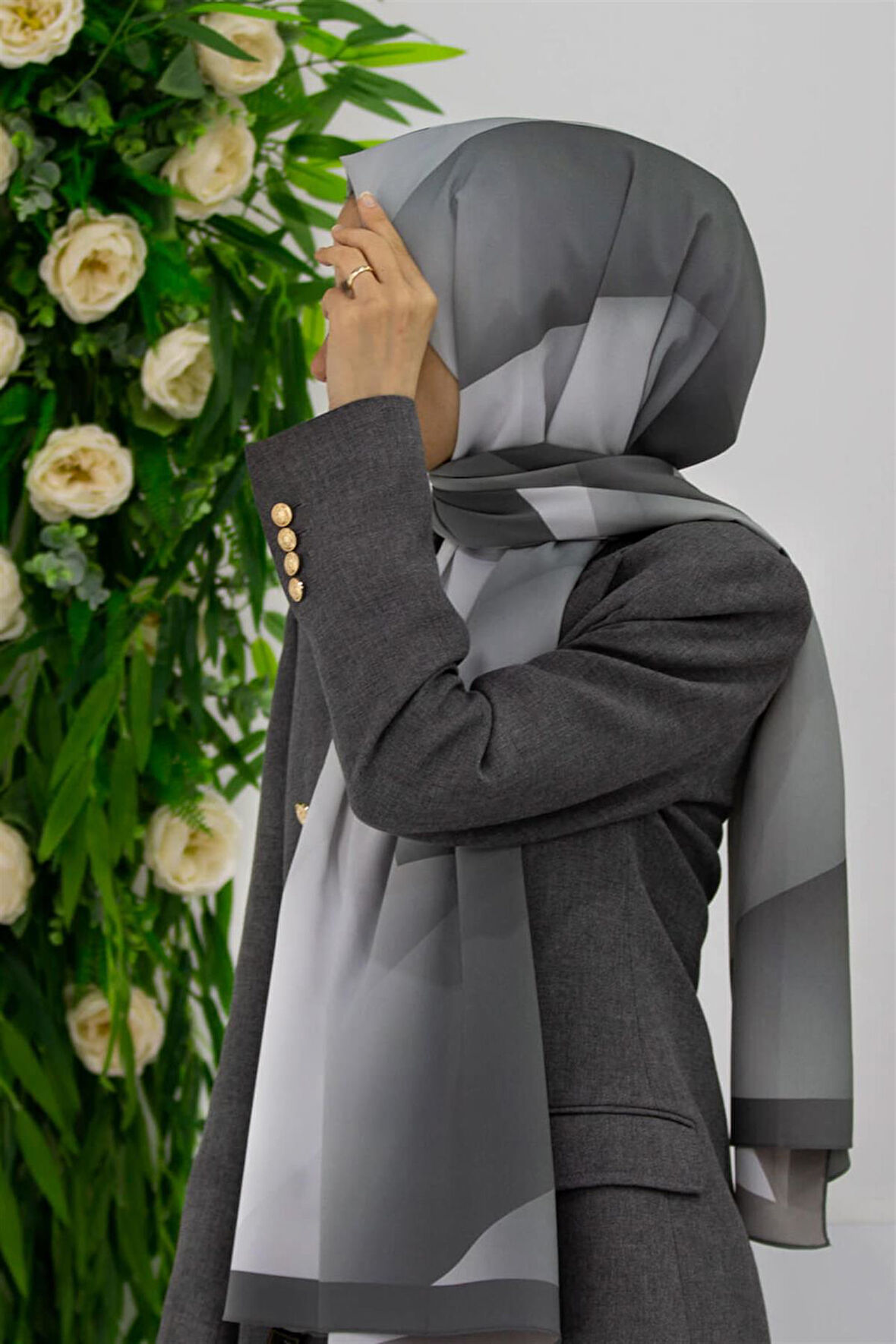 LÜKS MEDİNE İPEĞİ TONSÜRTON DESENLİ GÜMÜŞ RENKLİ 75X195 KIRIŞMAZ ŞAL MOSS KREP DİKİŞ TİPİ  İTALYAN DİKİŞLİ