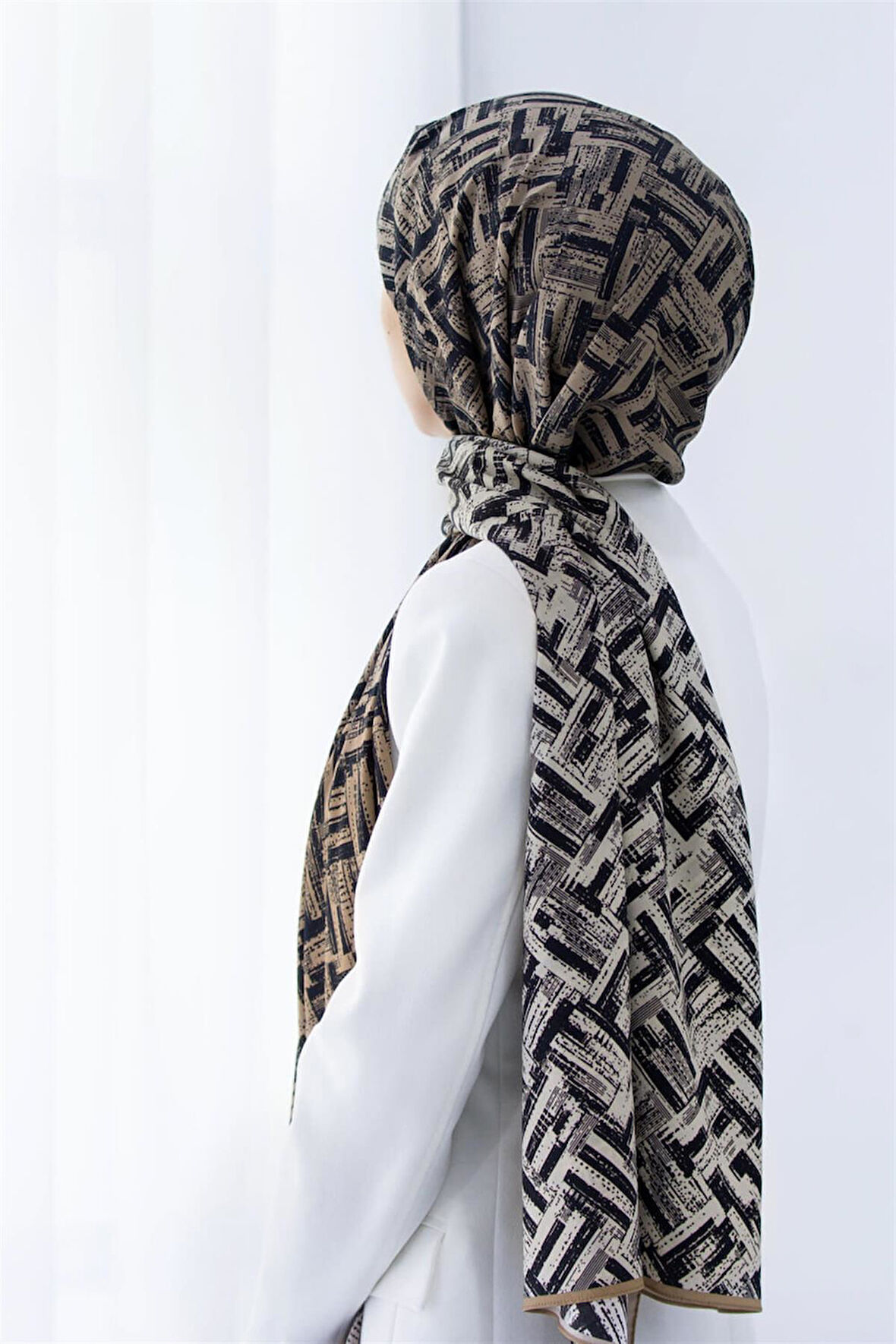 LÜKS MEDİNE İPEĞİ DEGRADELİ ÇİZGİ DESENLİ VİZON RENKLİ 75X195 KIRIŞMAZ ŞAL MOSS KREP DİKİŞ TİPİ İTALYAN DİKİŞLİ