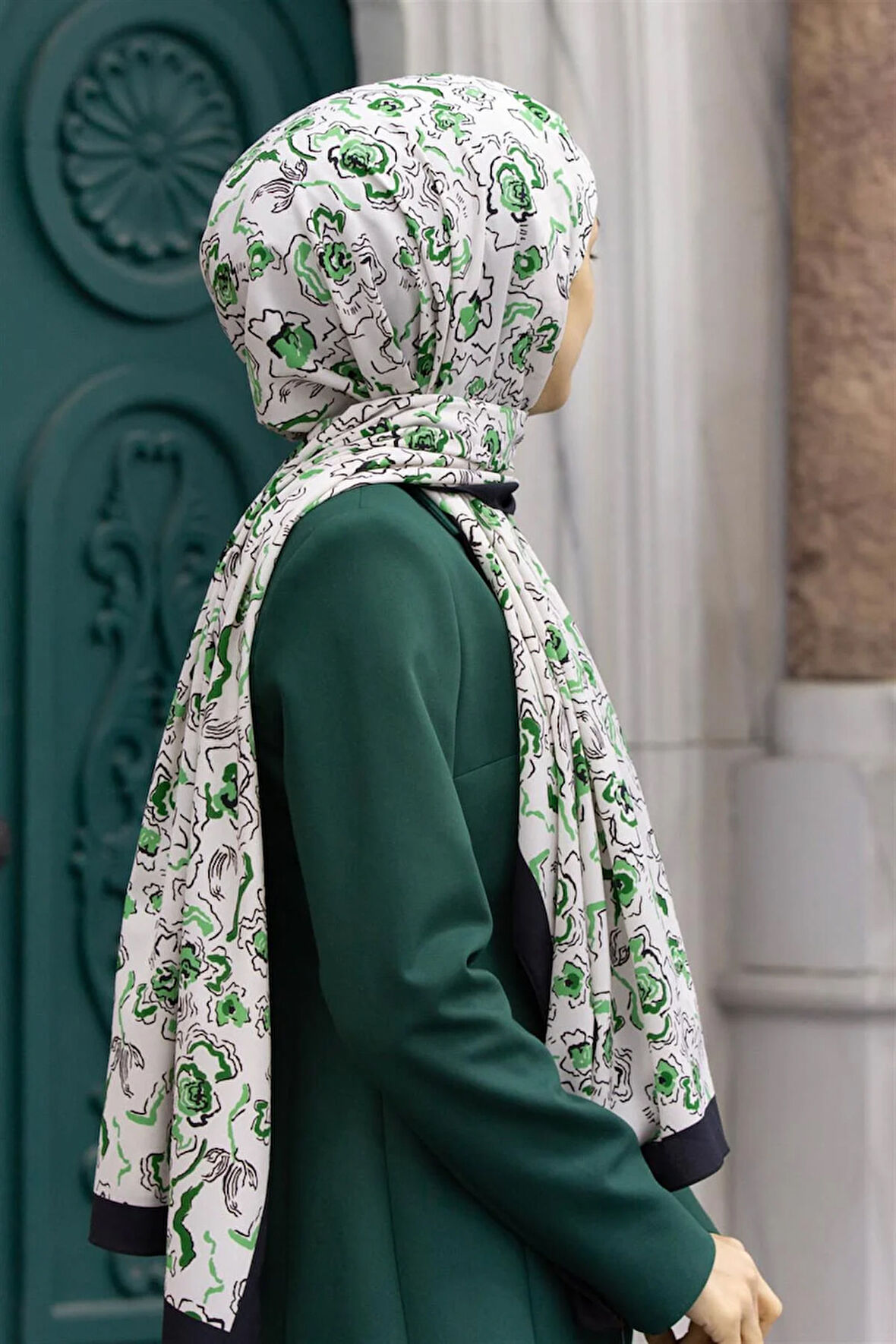 LÜKS MEDİNE İPEĞİ ÇİÇEKLİ ZÜMRÜT YEŞİLİ - MİNT YEŞİLİ  RENKLİ 75X195 KIRIŞMAZ ŞAL MOSS KREP DİKİŞ TİPİ İTALYAN DİKİŞLİ