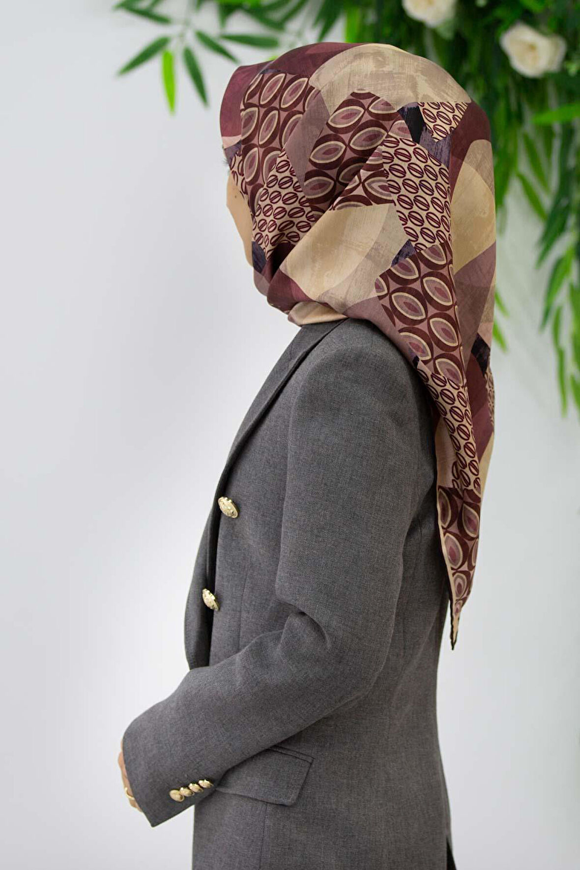 %100 Twill İpek Geometrik Desenli Pudra - Gül Kurusu Renkli 90x90 Eşarp Eşarp Kenar Dikiş Şekli El Dikişli