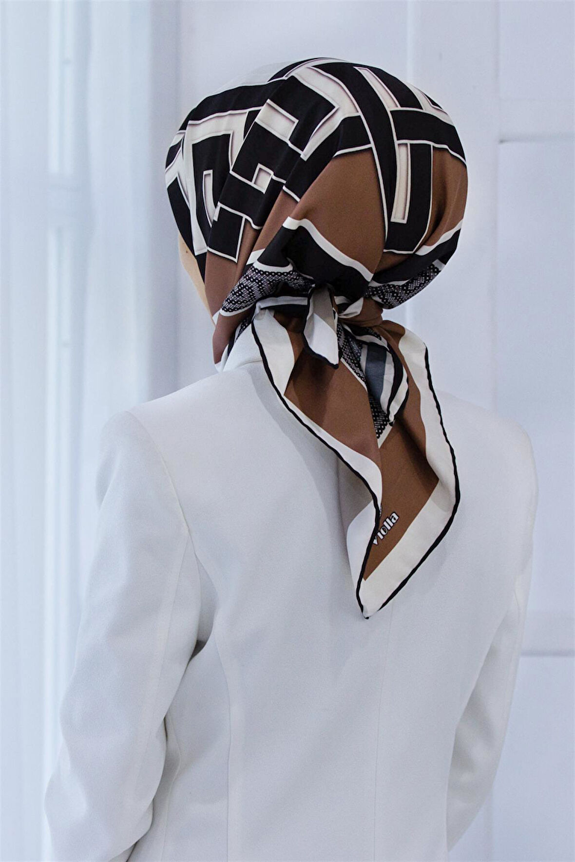 Twill Çizgili Sonsuzluk Düğümü Desenli Bej Renkli 90x90 Eşarp (İpek İçermez)