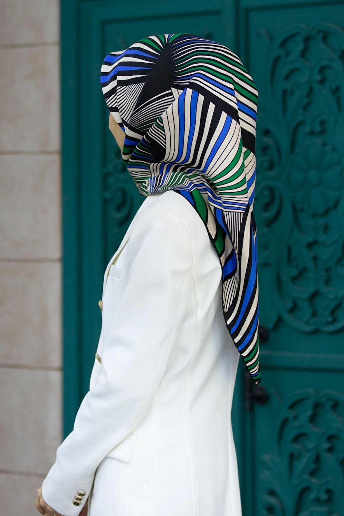 %100 Twill İpek Okyanus Dalgası Desenli Saks - Zümrüt Yeşili Renkli 90x90 Eşarp Kenar Dikiş Şekli El Dikişli