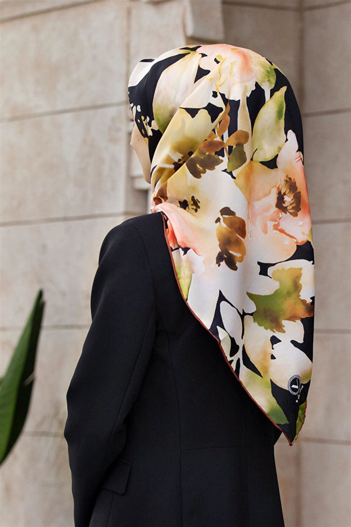 Kristal Büyük Çiçek Desenli Taba Renkli 90x90 Eşarp (İpek İçermez) Kenar Dikiş Şekli El Dikişli