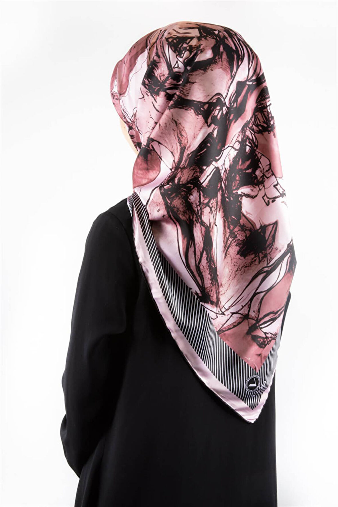 Twill Gül Yaprak Desenli Pudra Renkli 90x90 Eşarp (İpek İçermez) Kenar Dikiş Şekli El Dikişli