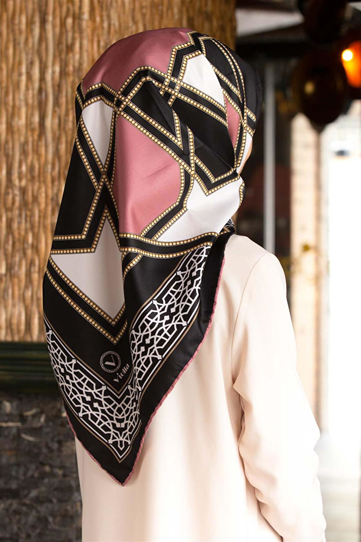 Twill Osmanlı Çini Desenli Pudra Renkli 90x90 Eşarp (İpek İçermez)Kenar Dikiş Şekli El Dikişli