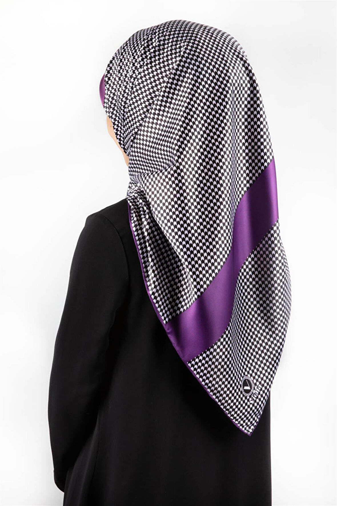 Twill Kazayaklı Şerit Desenli Mor Renkli 90x90 Eşarp (İpek İçermez) Dikim Şekli : El Dikişi