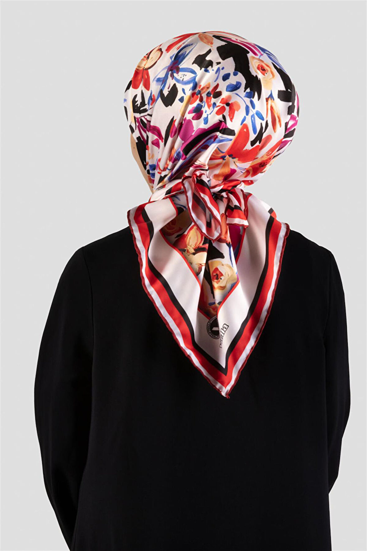 Rayon Çiçek Desenli Kırmızı Renkli 90x90 Dikim Şekli : El Dikişi Eşarp (İpek İçermez)